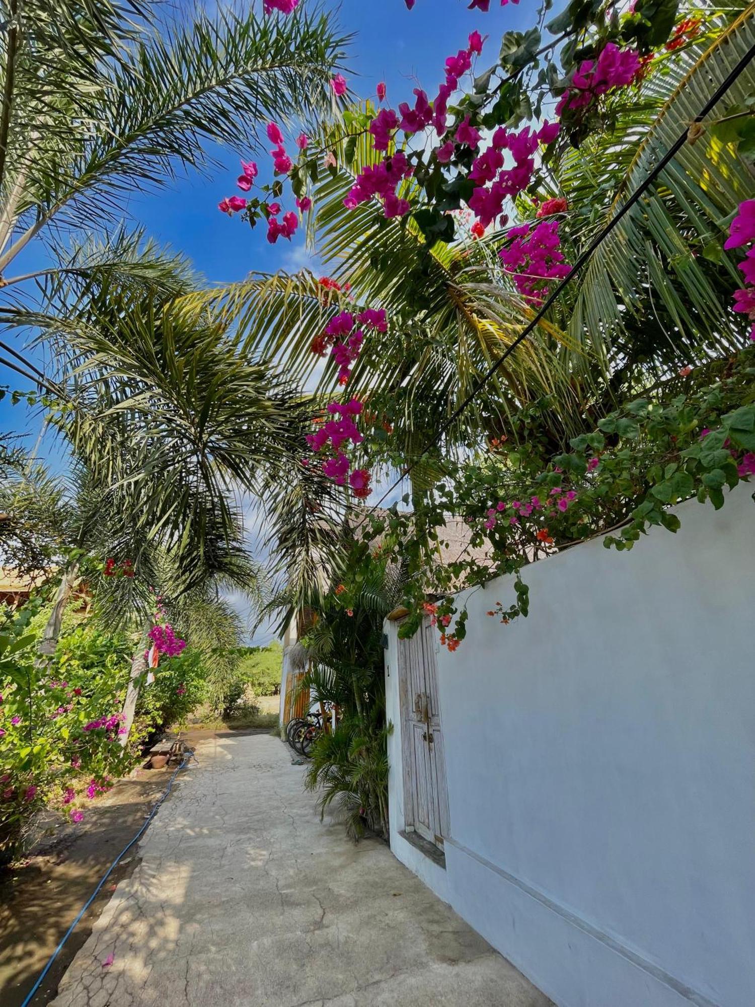 Sea Breeze Villas - Gili Islands Exterior photo